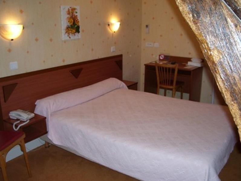 Hotel De L'Agriculture Decize Room photo